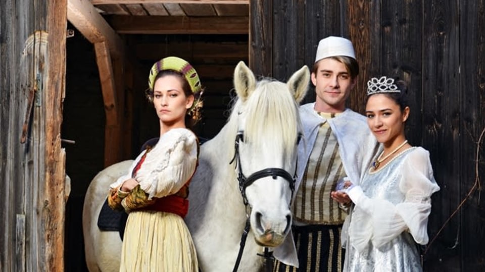 Dvě sestry Bára Jánová a Eva Burešová a Marek Lambora jako princ